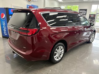 2022 Chrysler Pacifica Touring in Paspébiac, Quebec - 5 - w320h240cpx