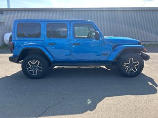 Jeep WRANGLER 4-Door SAHARA 2025 à Paspébiac, Québec - 4 - w320h240cpx