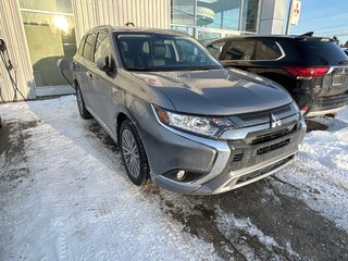 2022 Mitsubishi OUTLANDER PHEV LE in Paspébiac, Quebec - 3 - w320h240cpx