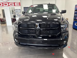 Ram 1500 Classic Express 2023 à Paspébiac, Québec - 2 - w320h240cpx