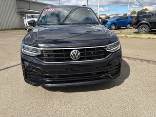 Volkswagen Tiguan Comfortline R-Line Black Edition 2023 à Paspébiac, Québec - 2 - w320h240cpx