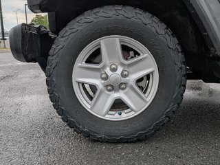 2021 Jeep Gladiator Sport S in Saint-Hyacinthe, Quebec - 6 - w320h240cpx