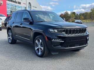 Grand Cherokee 4xe 4X4 // CUIR // ECRANS PASSAGERS ARRIÈRES 2022 à Sherbrooke, Québec - 2 - w320h240cpx