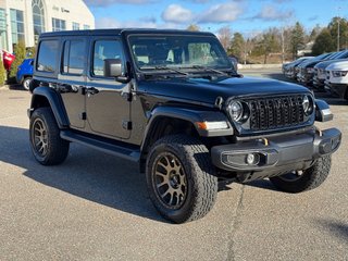 Wrangler SAHARA 4X4 // TEMPS FROID // 2 TOITS 2024 à Sherbrooke, Québec - 2 - w320h240cpx