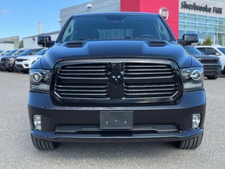 2017  1500 SPORT CREW CAB 4X4 // V8 // BAS KILO !!! in Sherbrooke, Quebec - 3 - w320h240cpx