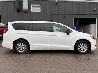 Chrysler Pacifica SELECT 2026 à Mont-Tremblant, Québec - 4 - w320h240cpx