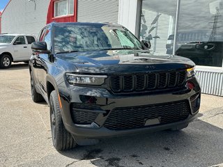 2024  Grand Cherokee ALTITUDE in Mont-Tremblant, Quebec - 4 - w320h240cpx