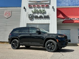 2024  Grand Cherokee ALTITUDE in Mont-Tremblant, Quebec - 3 - w320h240cpx