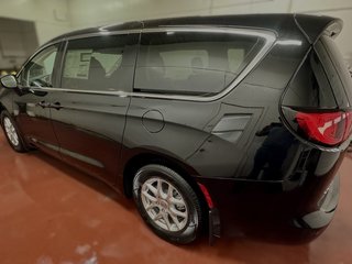 2024  Grand Caravan SXT in Montague, Prince Edward Island - 4 - w320h240cpx