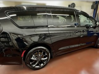 2026 Chrysler PACIFICA LIMITED AWD in Montague, Prince Edward Island - 2 - w320h240cpx