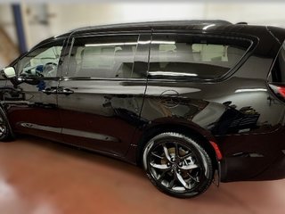 2026 Chrysler PACIFICA LIMITED AWD in Montague, Prince Edward Island - 4 - w320h240cpx