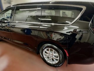 2026 Chrysler Pacifica SELECT in Montague, Prince Edward Island - 4 - w320h240cpx