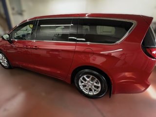 2026 Chrysler Pacifica SELECT in Montague, Prince Edward Island - 4 - w320h240cpx