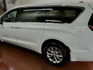 2026 Chrysler PACIFICA SELECT AWD in Montague, Prince Edward Island - 4 - w320h240cpx