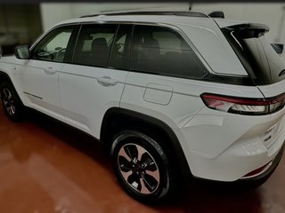 2023  Grand Cherokee 4xe 4XE in Montague, Prince Edward Island - 4 - w320h240cpx