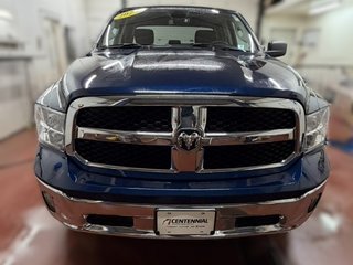Ram 1500 Classic Tradesman Quad Cab 4x4 2023 à Montague, Île-du-Prince-Édouard - 6 - w320h240cpx