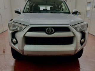 2017  4Runner SR5 4x4 | 7-Passenger in Montague, Prince Edward Island - 6 - w320h240cpx