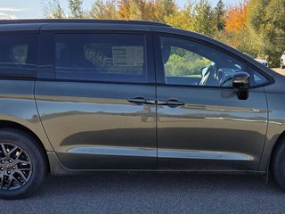 2027 Chrysler Pacifica SELECT AWD in Montague, Prince Edward Island - 2 - w320h240cpx