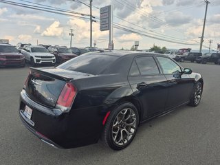 2017 Chrysler 300 S in Woodstock, New Brunswick - 5 - w320h240cpx