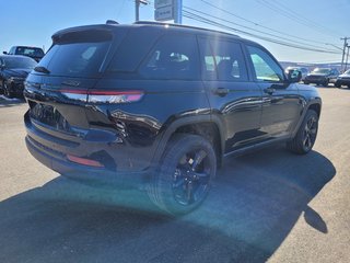 2024  Grand Cherokee LIMITED in Woodstock, New Brunswick - 5 - w320h240cpx