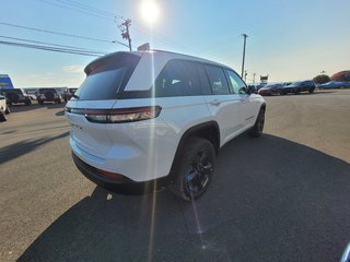 2025  Grand Cherokee ALTITUDE in Woodstock, New Brunswick - 5 - w320h240cpx