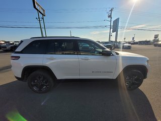 2025  Grand Cherokee ALTITUDE in Woodstock, New Brunswick - 4 - w320h240cpx