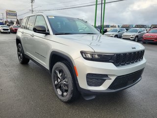 2025  Grand Cherokee ALTITUDE in Woodstock, New Brunswick - 4 - w320h240cpx