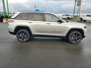 2025  Grand Cherokee ALTITUDE in Woodstock, New Brunswick - 3 - w320h240cpx