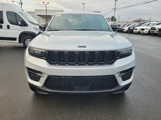 2025  Grand Cherokee ALTITUDE in Woodstock, New Brunswick - 2 - w320h240cpx