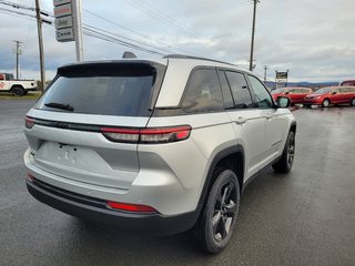 2025  Grand Cherokee ALTITUDE in Woodstock, New Brunswick - 6 - w320h240cpx