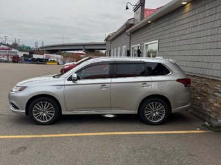 2020  OUTLANDER PHEV SEL in Saint John, New Brunswick - 2 - w320h240cpx