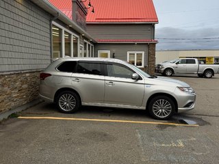 2020  OUTLANDER PHEV SEL in Saint John, New Brunswick - 5 - w320h240cpx