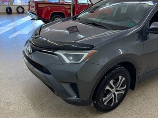 Toyota RAV4 LE 2017 à Saint John, Nouveau-Brunswick - 2 - w320h240cpx