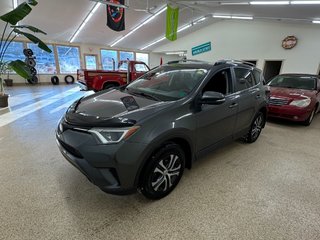 Toyota RAV4 LE 2017 à Saint John, Nouveau-Brunswick - 3 - w320h240cpx