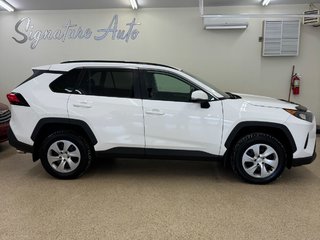 2019 Toyota RAV4 LE in Saint John, New Brunswick - 3 - w320h240cpx