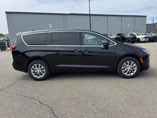 2027 Chrysler Pacifica SELECT AWD in Saint John, New Brunswick - 4 - w320h240cpx