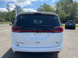 2027 Chrysler Pacifica SELECT AWD in Sussex, New Brunswick - 4 - w320h240cpx