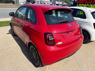 Fiat 500e (RED) Edition 2025 à Saint John, Nouveau-Brunswick - 4 - w320h240cpx