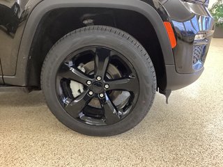 2025 Jeep GRAND CHEROKEE LIMITED in Saint John, New Brunswick - 3 - w320h240cpx