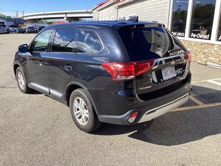 2020 Mitsubishi OUTLANDER ES in Saint John, New Brunswick - 3 - w320h240cpx