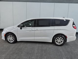 2025 Chrysler GRAND CARAVAN SXT in Sherbrooke, Quebec - 5 - w320h240cpx