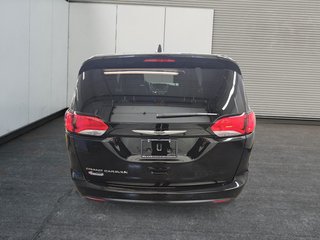 2027 Chrysler Grand Caravan SXT in Sherbrooke, Quebec - 5 - w320h240cpx
