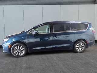 2023 Chrysler Pacifica Hybrid TOURING L in Sherbrooke, Quebec - 5 - w320h240cpx