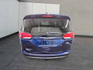 2017 Chrysler Pacifica TOURING-L // GROUPE REMORQUAGE in Sherbrooke, Quebec - 3 - w320h240cpx