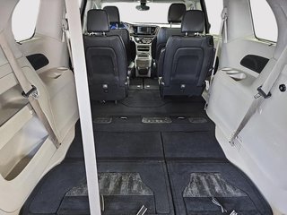 2017 Chrysler Pacifica TOURING-L // GROUPE REMORQUAGE in Sherbrooke, Quebec - 6 - w320h240cpx