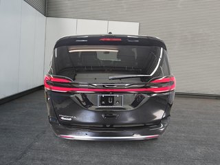 2027 Chrysler Pacifica SELECT in St-Jean-Sur-Richelieu, Quebec - 3 - w320h240cpx