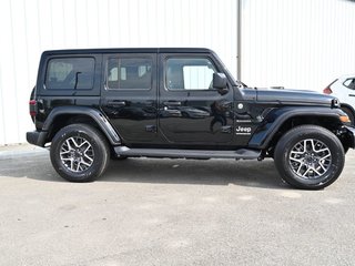 2024  WRANGLER 4-Door SAHARA in St-Jean-Sur-Richelieu, Quebec - 4 - w320h240cpx