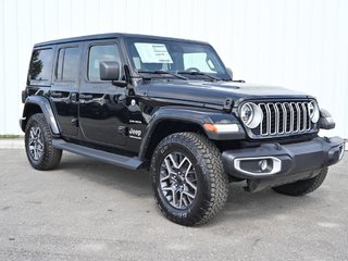 Jeep WRANGLER 4-Door SAHARA 2024 à St-Jean-Sur-Richelieu, Québec - 3 - w320h240cpx