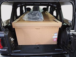 Jeep Wrangler 4-Door SAHARA 2026 à St-Jean-Sur-Richelieu, Québec - 6 - w320h240cpx