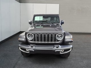 Jeep Wrangler 4-Door SAHARA 2026 à St-Jean-Sur-Richelieu, Québec - 2 - w320h240cpx